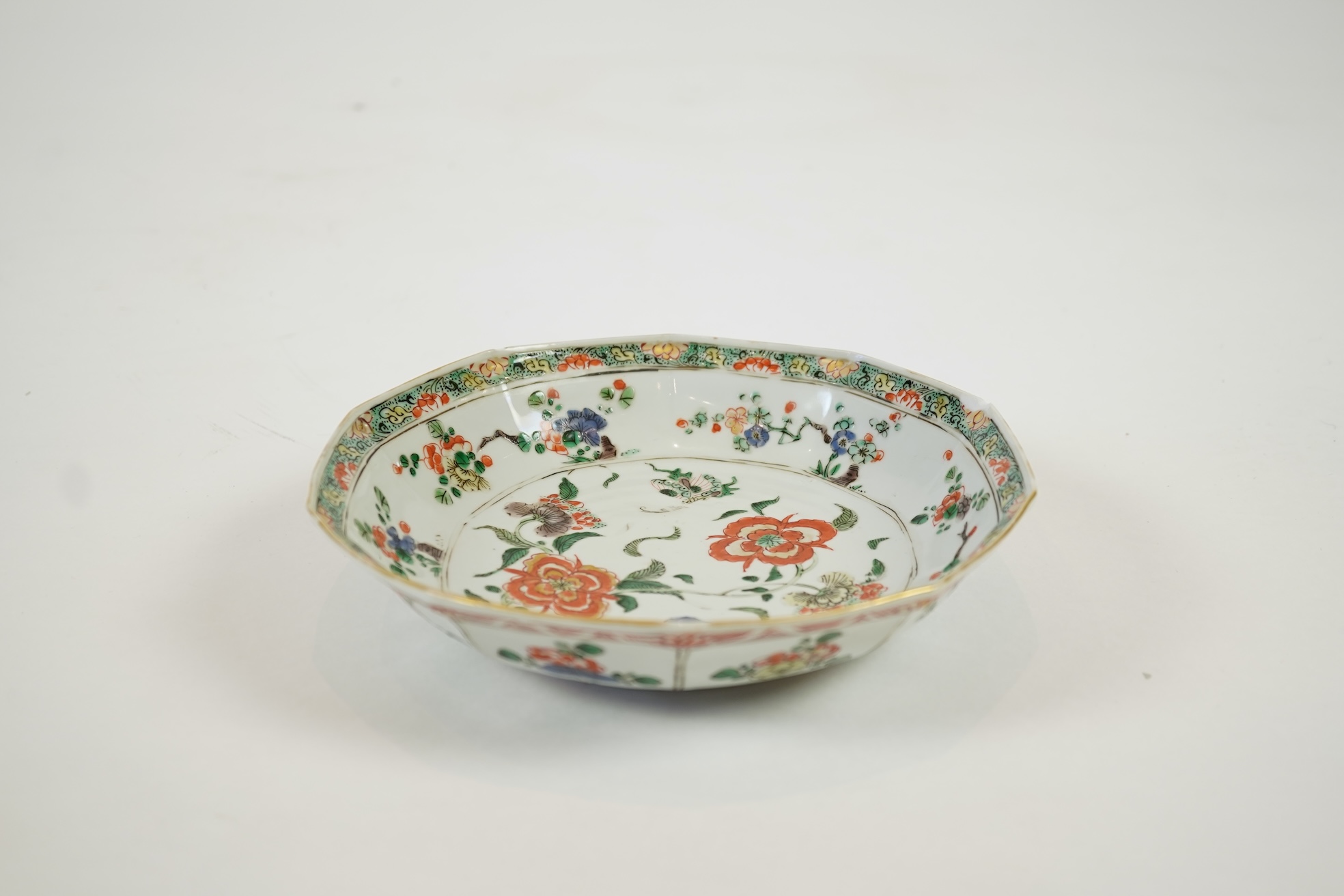 A Chinese famille verte decagonal dish, Kangxi period